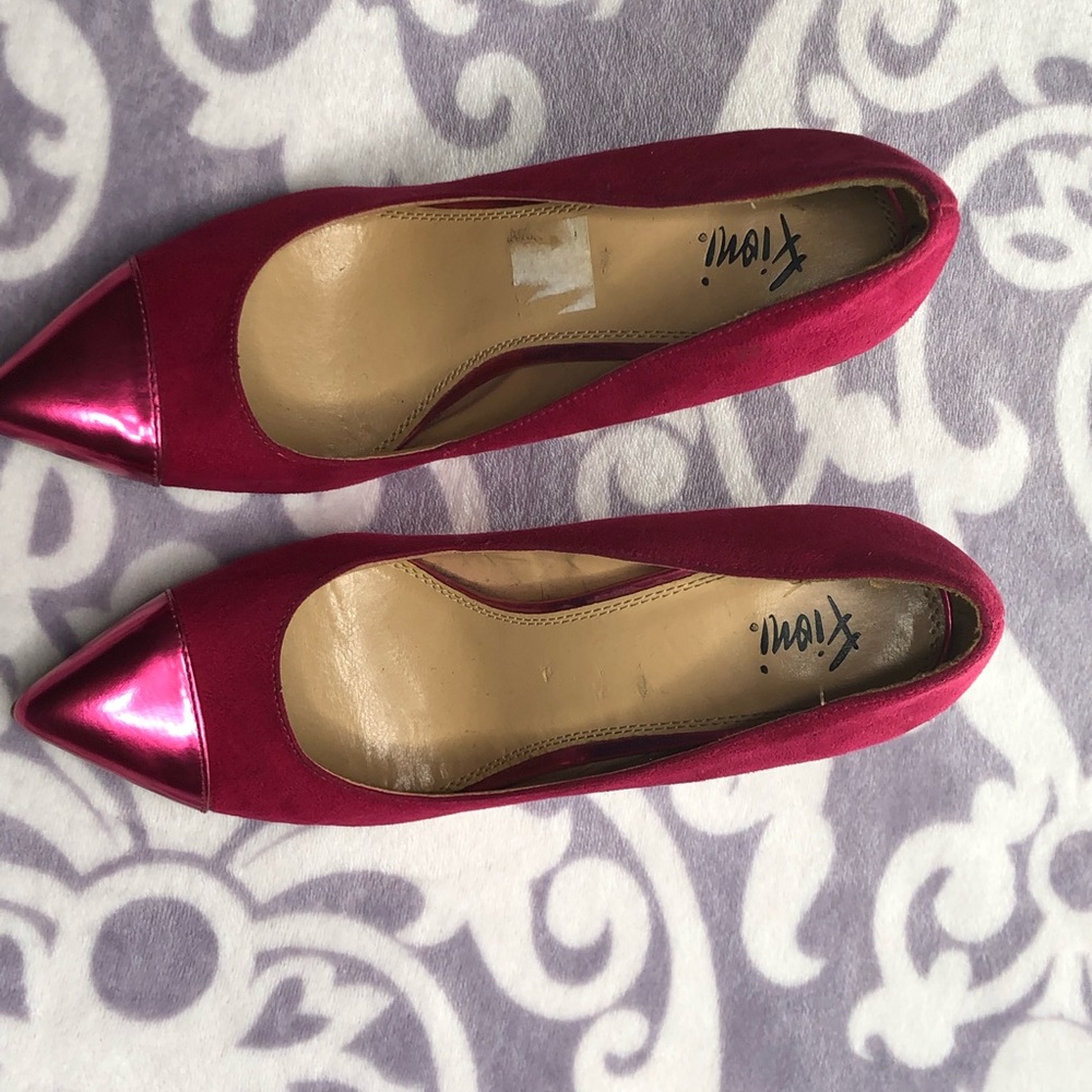 “Fioni “Pointed Pumps